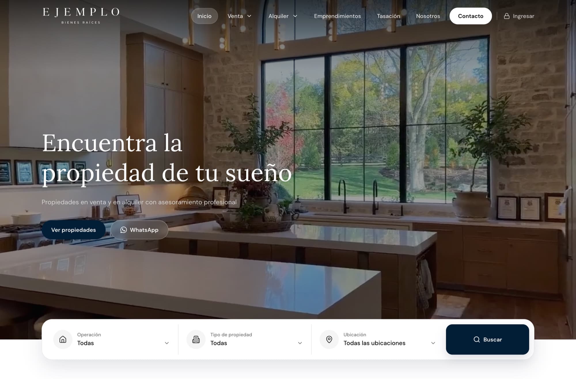Sitio web de una inmobiliaria creado con Senda, en computadora y celular